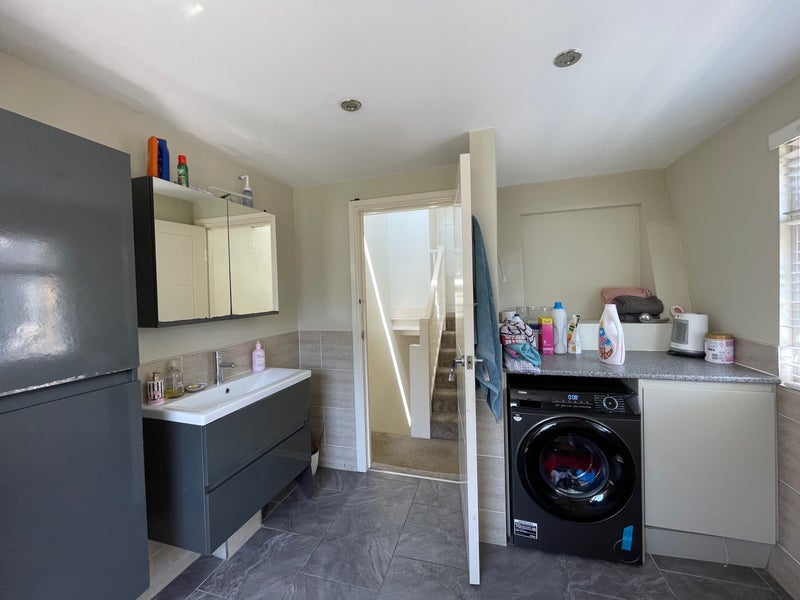 Room Kerrison Road in Greater London