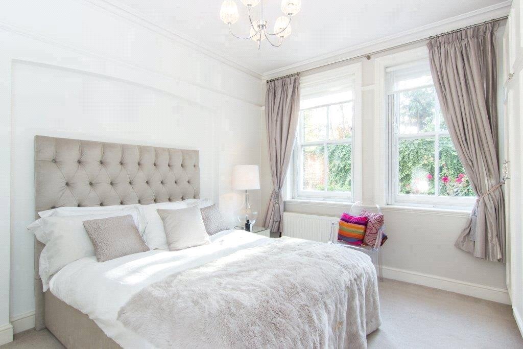 Flat Pulton Place in Greater London