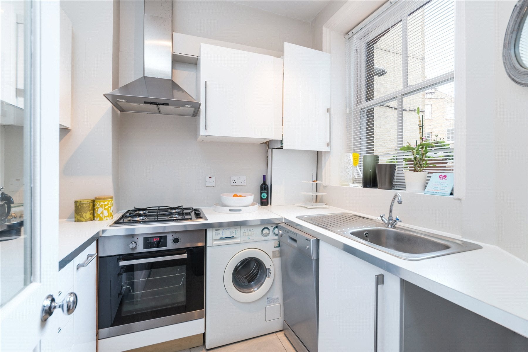 Flat Pulton Place in Greater London
