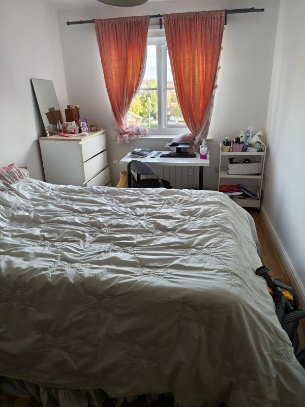 Room Cleveland Road in Manchester