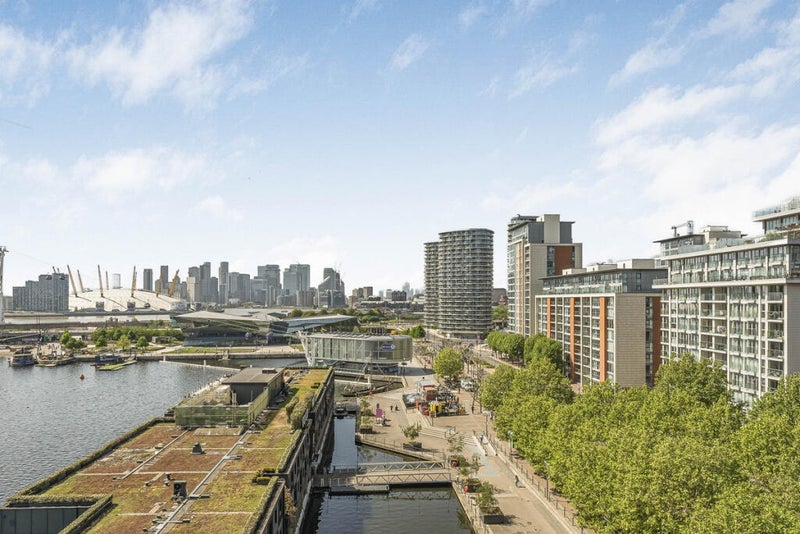 Flat Western Gateway in Greater London