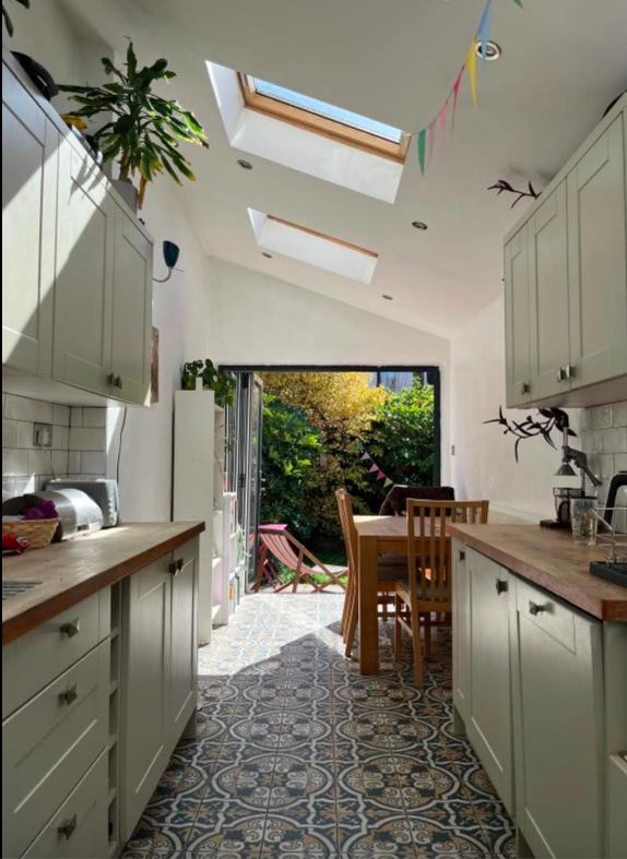 Room Louise Road in Greater London