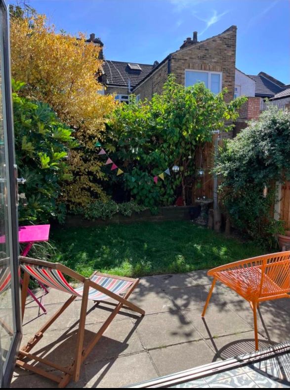 Room Louise Road in Greater London