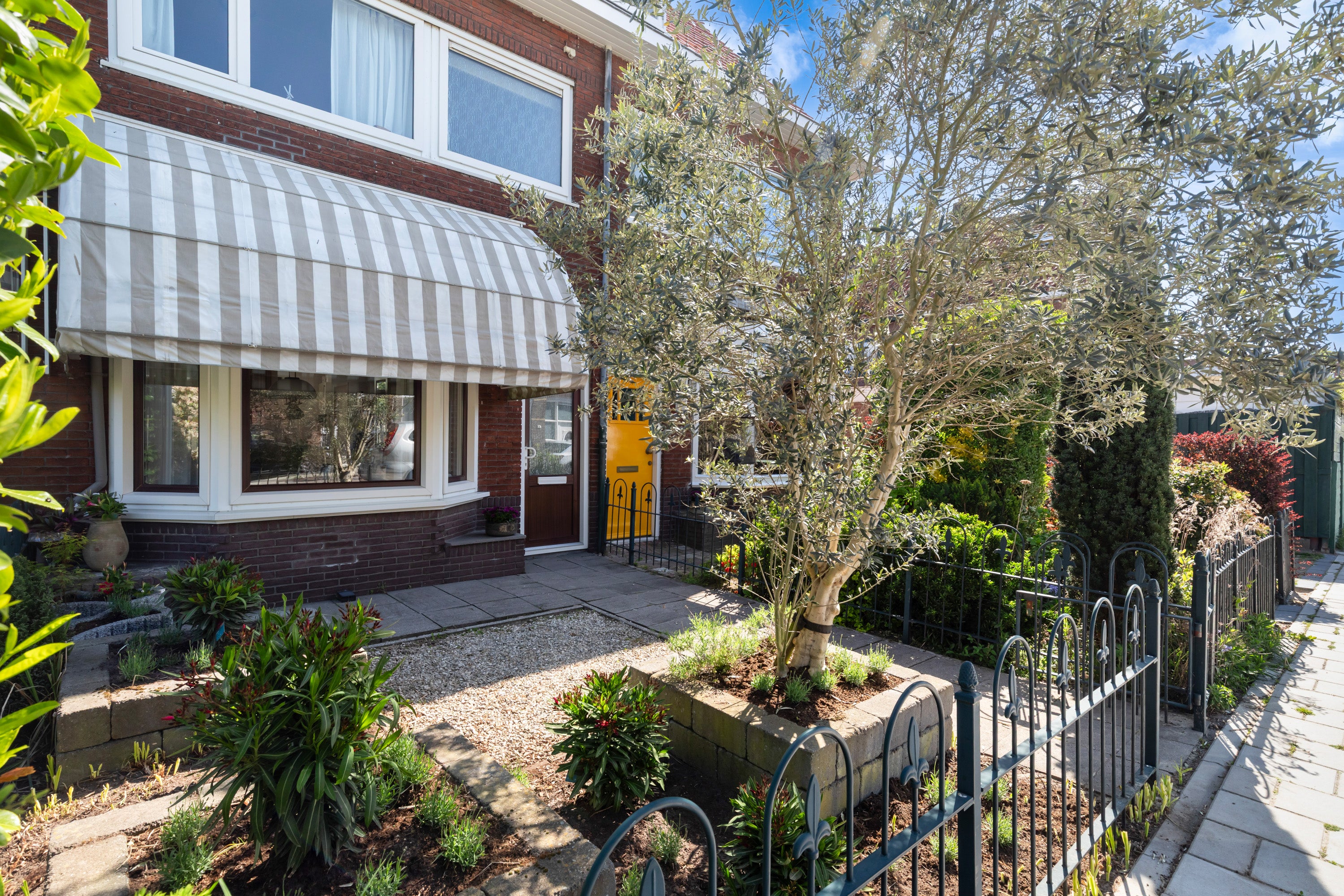 Tussenwoning te koop: Brederodestraat 6, Dordrecht