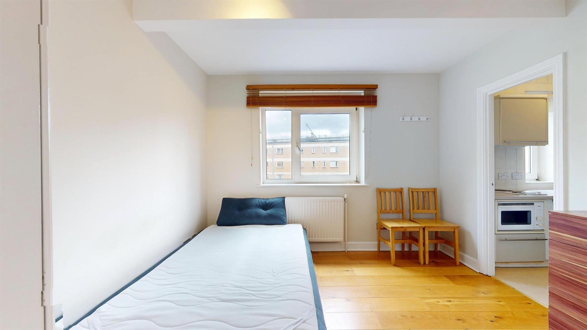 Flat Lucan Place in Greater London
