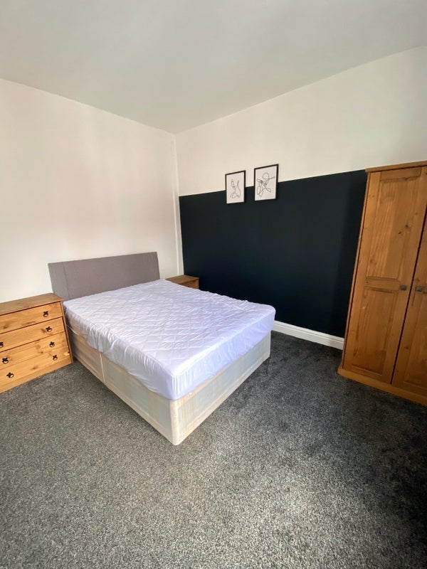 Room Ullswater Street in Leicester
