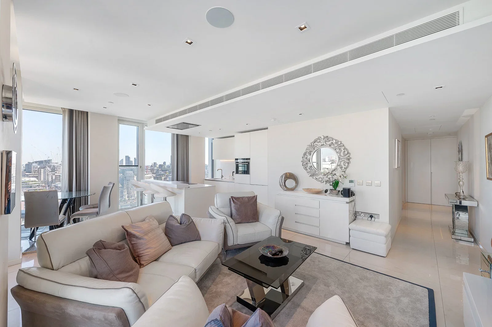Flat Upper Ground in London