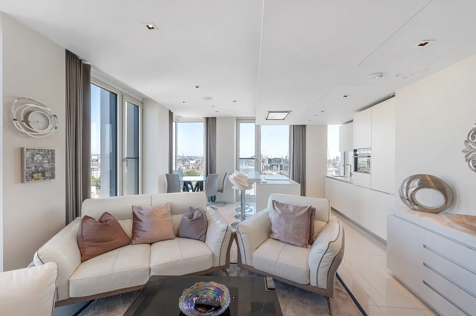 Flat Upper Ground in London