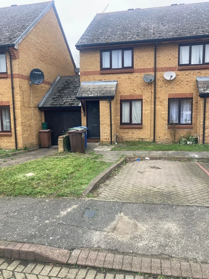 House Wharf Road in Grays