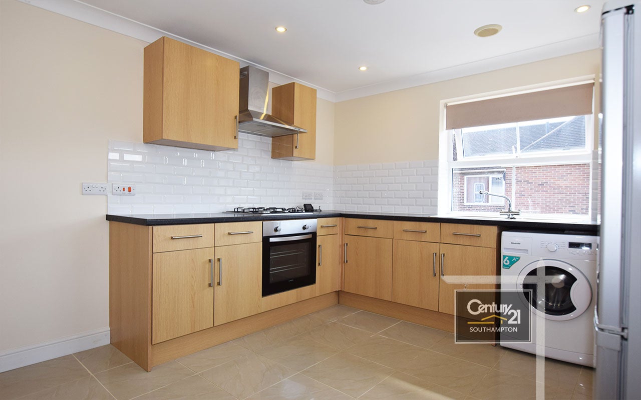 Flat Padwell Road in Southampton
