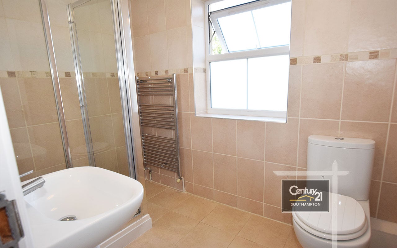 Flat Padwell Road in Southampton