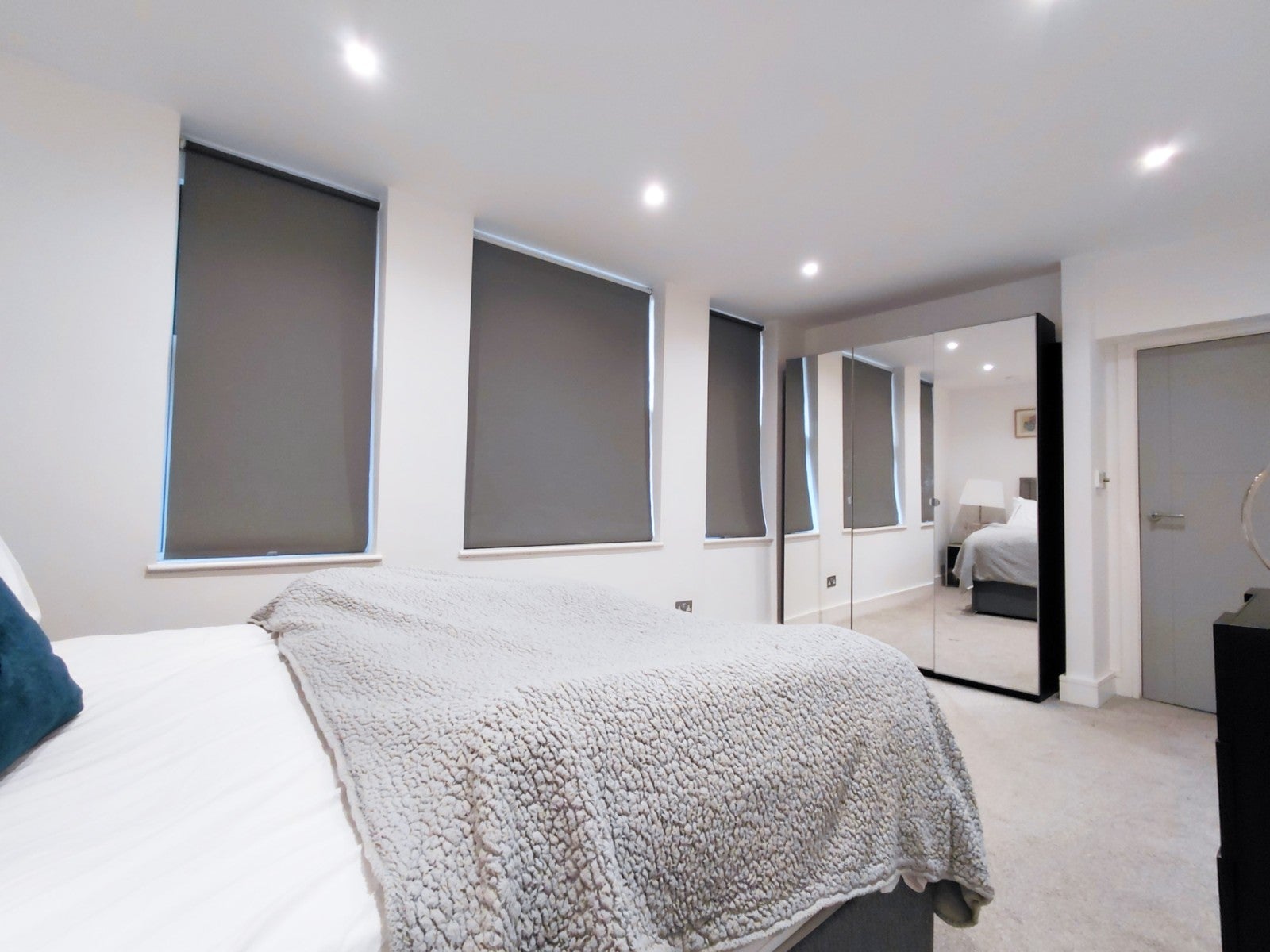 Flat Disraeli Road in Greater London