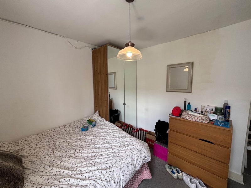 Room Mirabel Road in Greater London