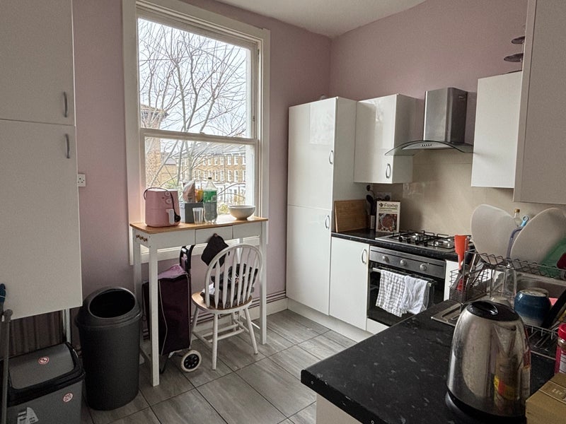 Room Coldharbour Lane in Greater London