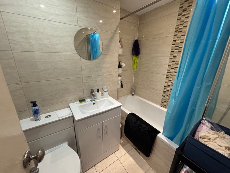 Room Coldharbour Lane in Greater London