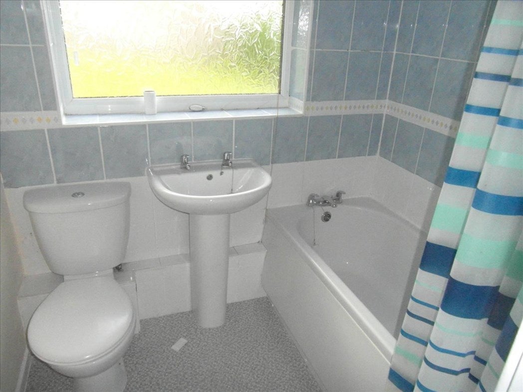 Flat Hamsterley Crescent in Newcastle upon Tyne