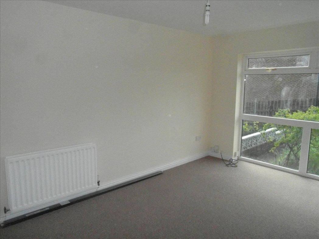 Flat Hamsterley Crescent in Newcastle upon Tyne