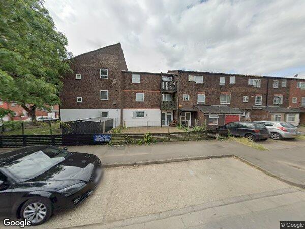 Flat Maple Road in Greater London