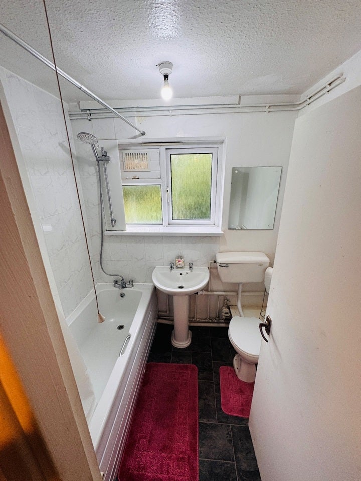 Flat Tuckers Close in Charnwood