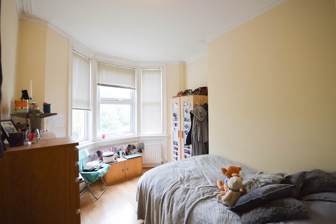 Flat Dinsdale Road in Newcastle upon Tyne