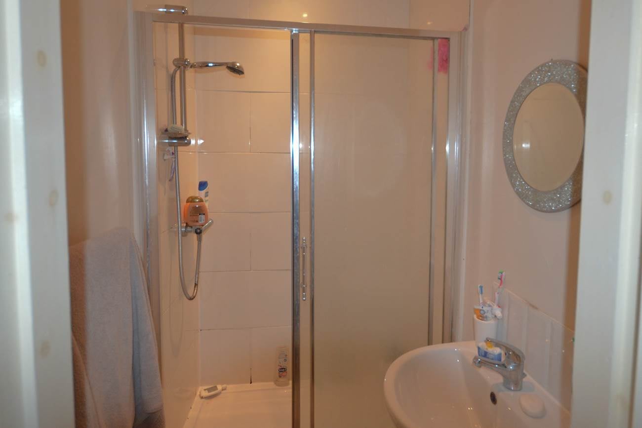 Flat Dinsdale Road in Newcastle upon Tyne