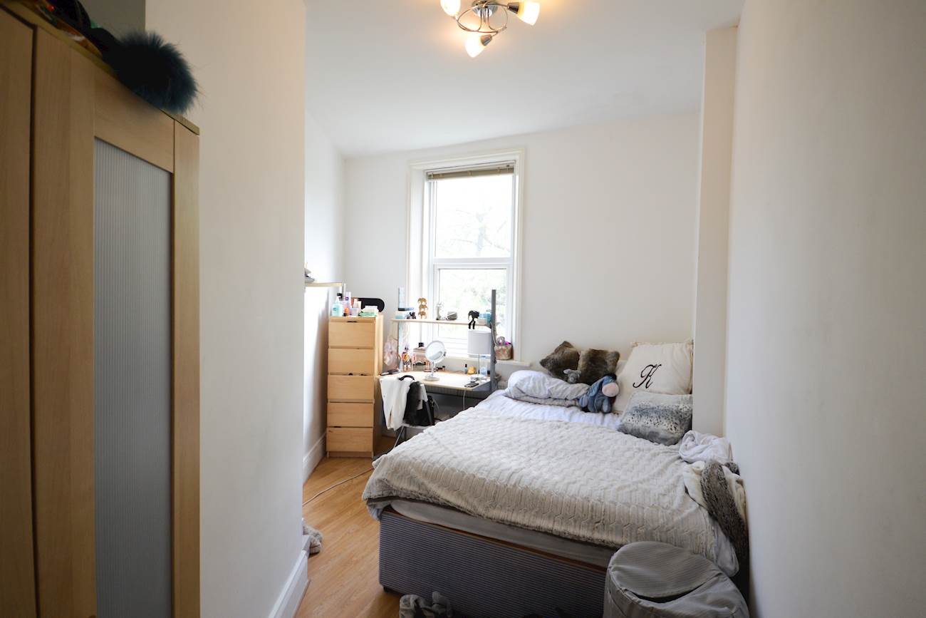 Flat Dinsdale Road in Newcastle upon Tyne