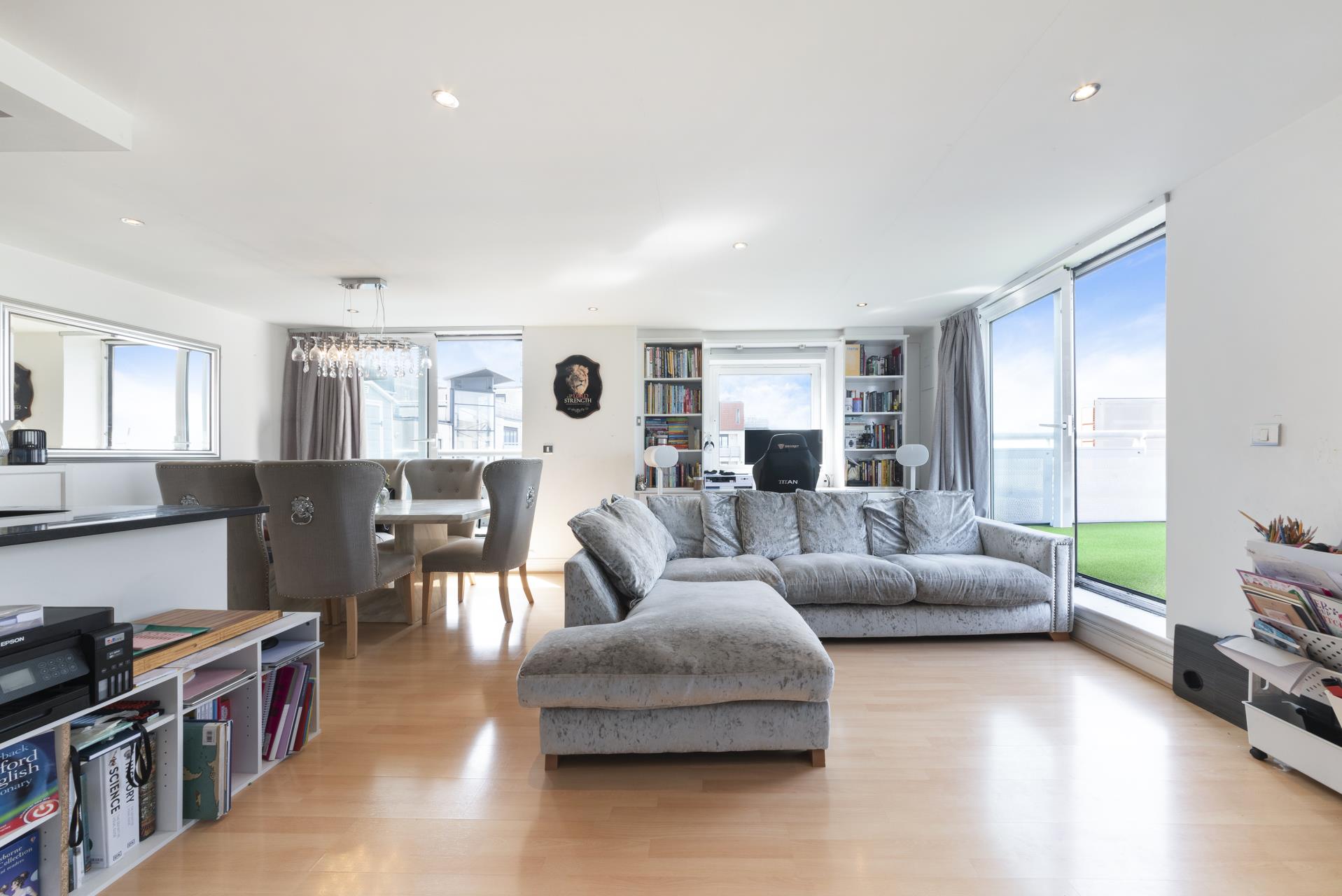 Flat Booth Road in Greater London