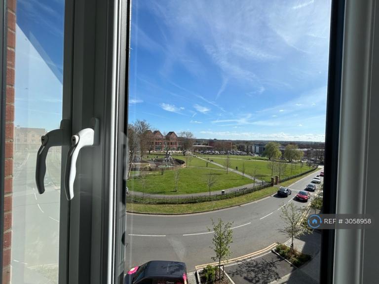 Flat Earle Crescent in Wokingham