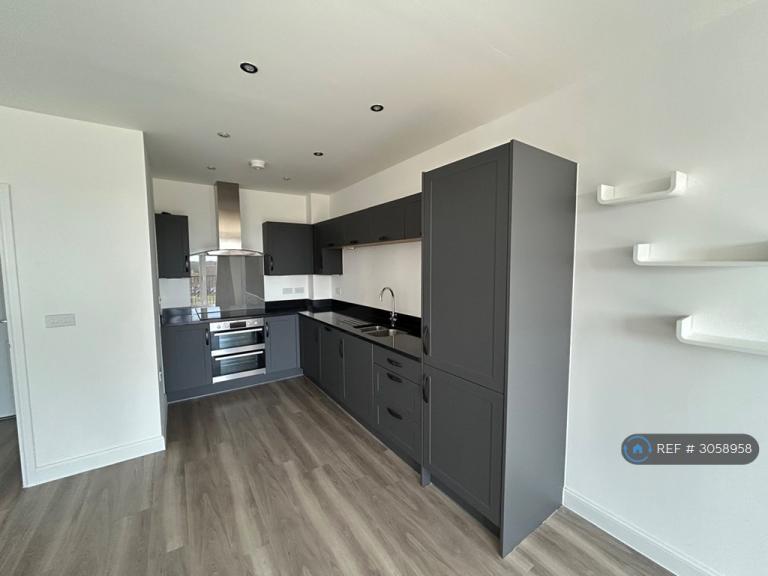 Flat Earle Crescent in Wokingham