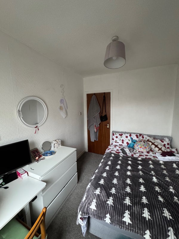 Room Golfhill Drive in Glasgow