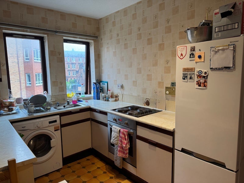 Room Golfhill Drive in Glasgow