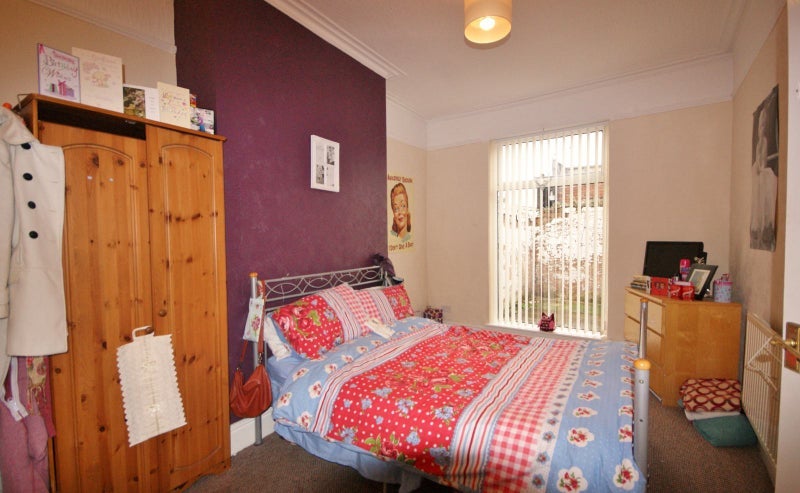 Room Cramond Avenue in Liverpool