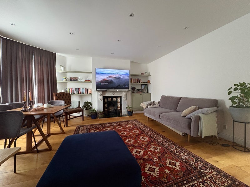 Room Duckett Road in Greater London