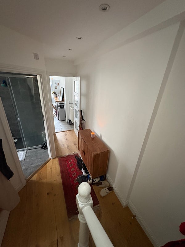 Room Duckett Road in Greater London