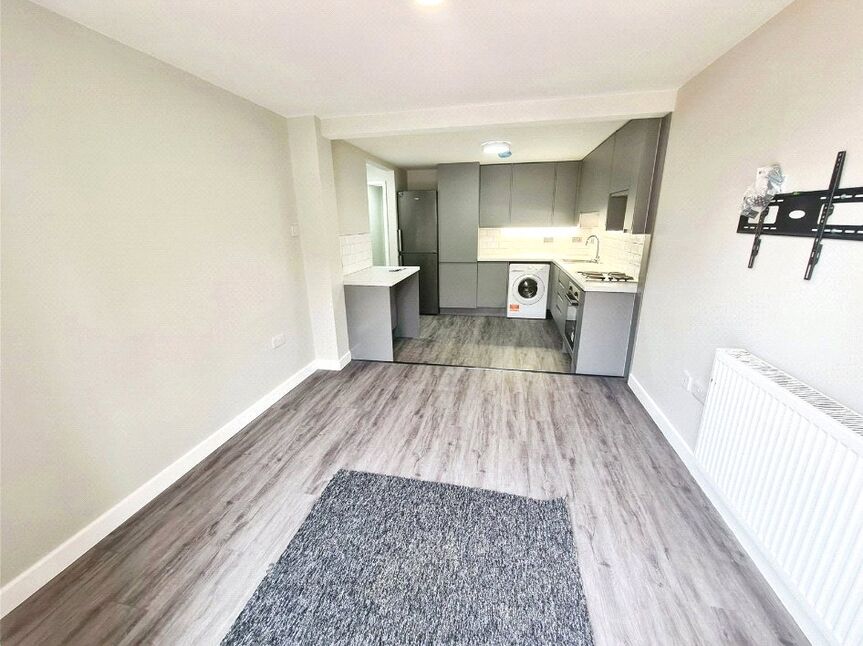 Flat Arnheim Close in Southampton