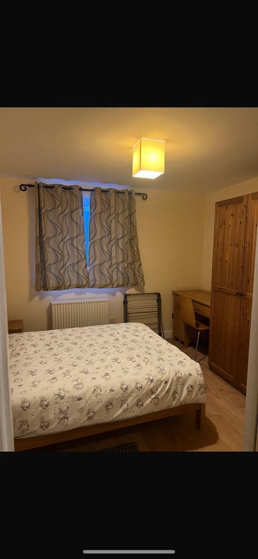 Room Felixstowe Court in Greater London