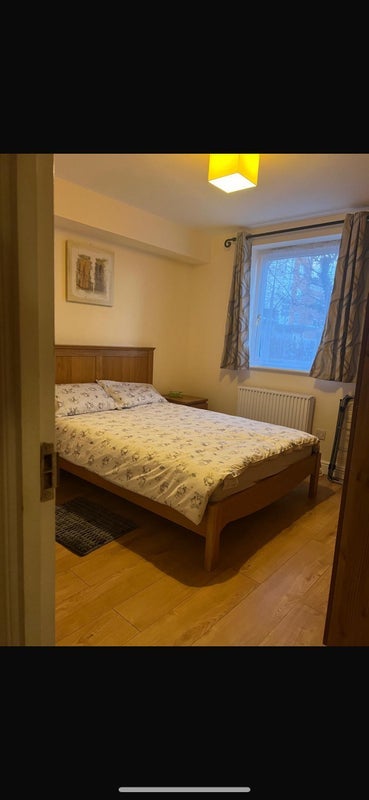 Room Felixstowe Court in Greater London