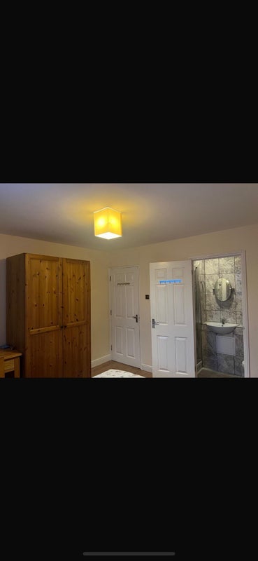 Room Felixstowe Court in Greater London