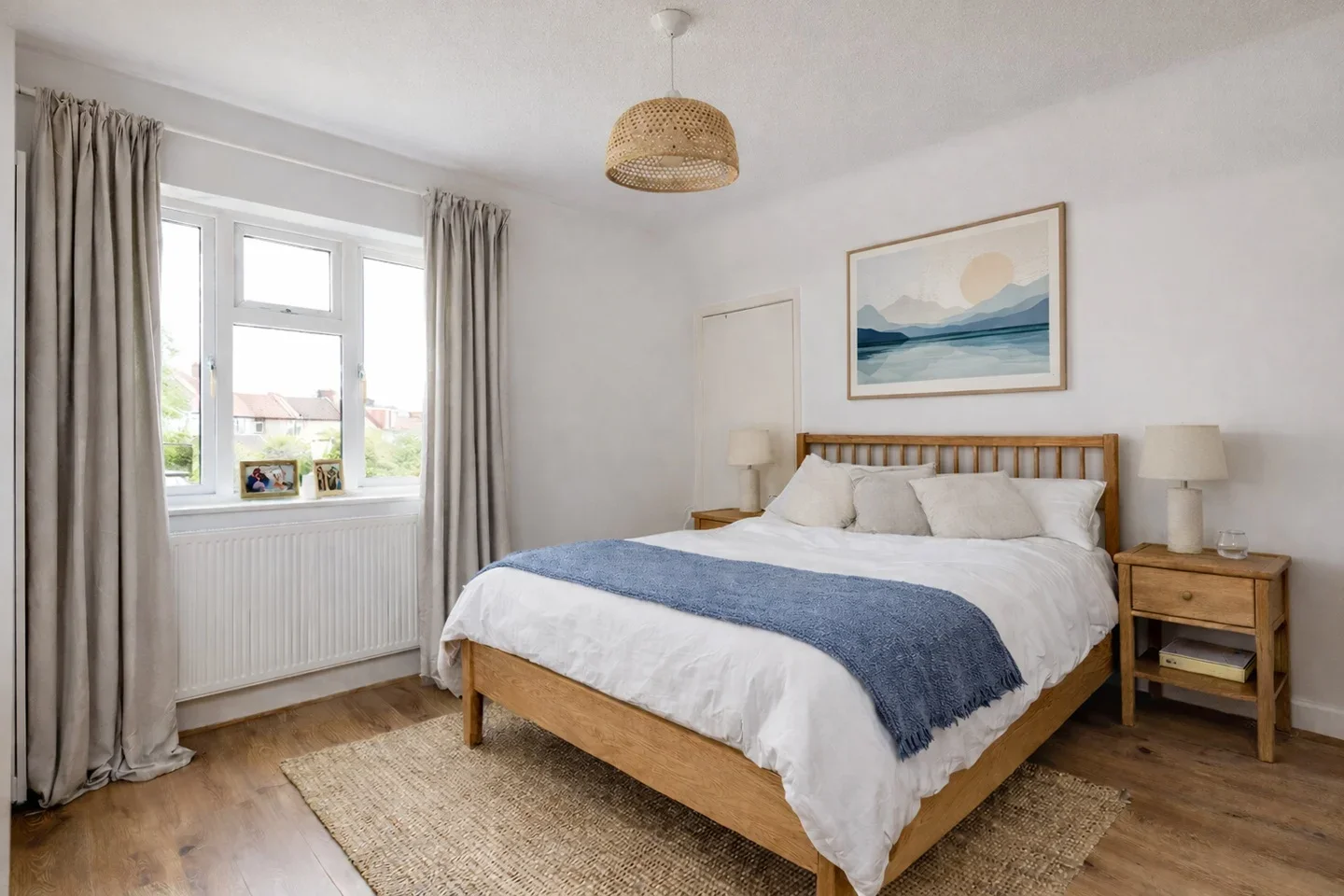 House Knightwood Crescent in Greater London