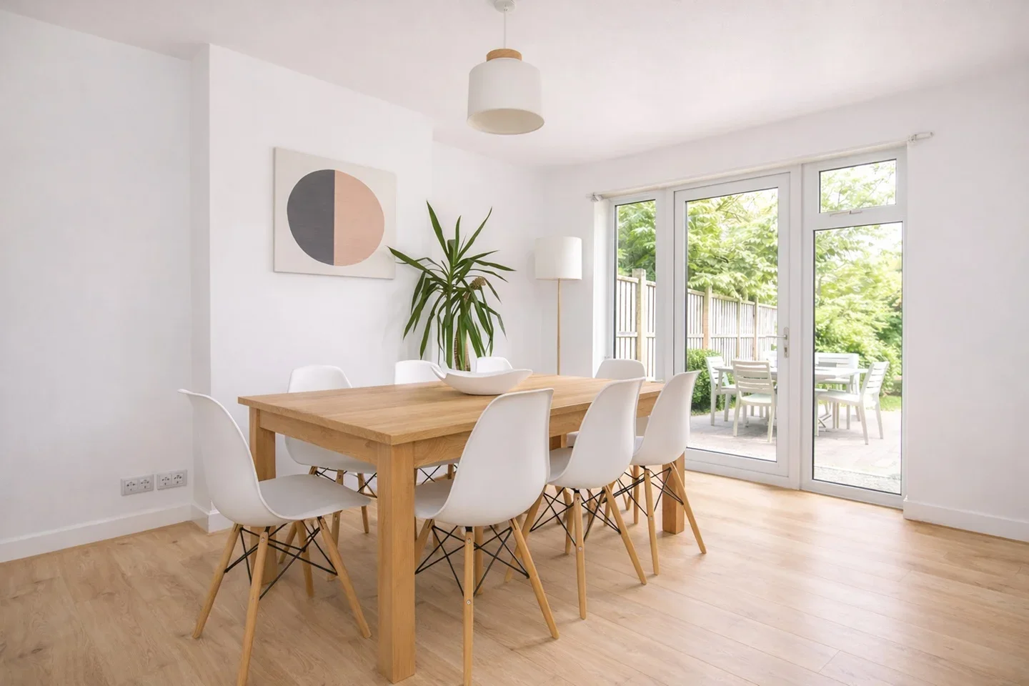 House Knightwood Crescent in Greater London
