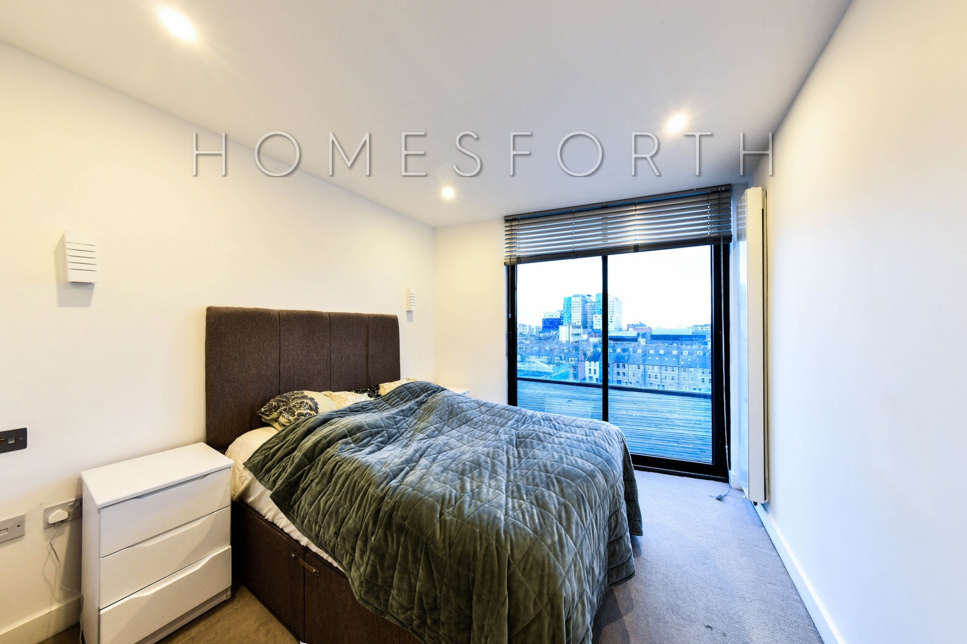 Flat Plumbers Row in Greater London