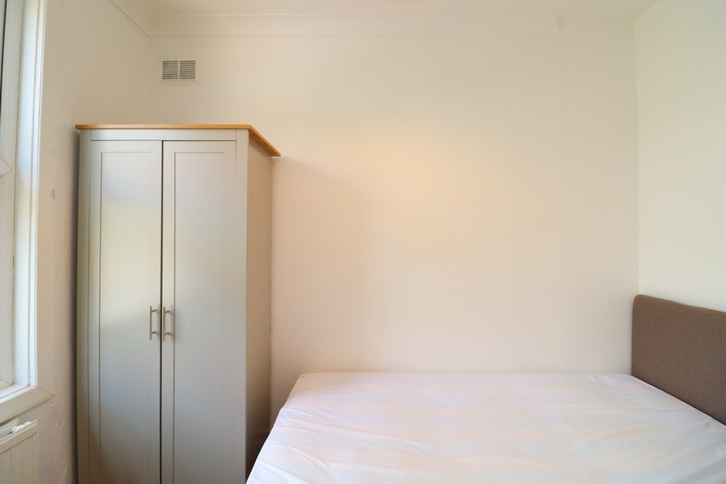 Room Globe Road in Greater London