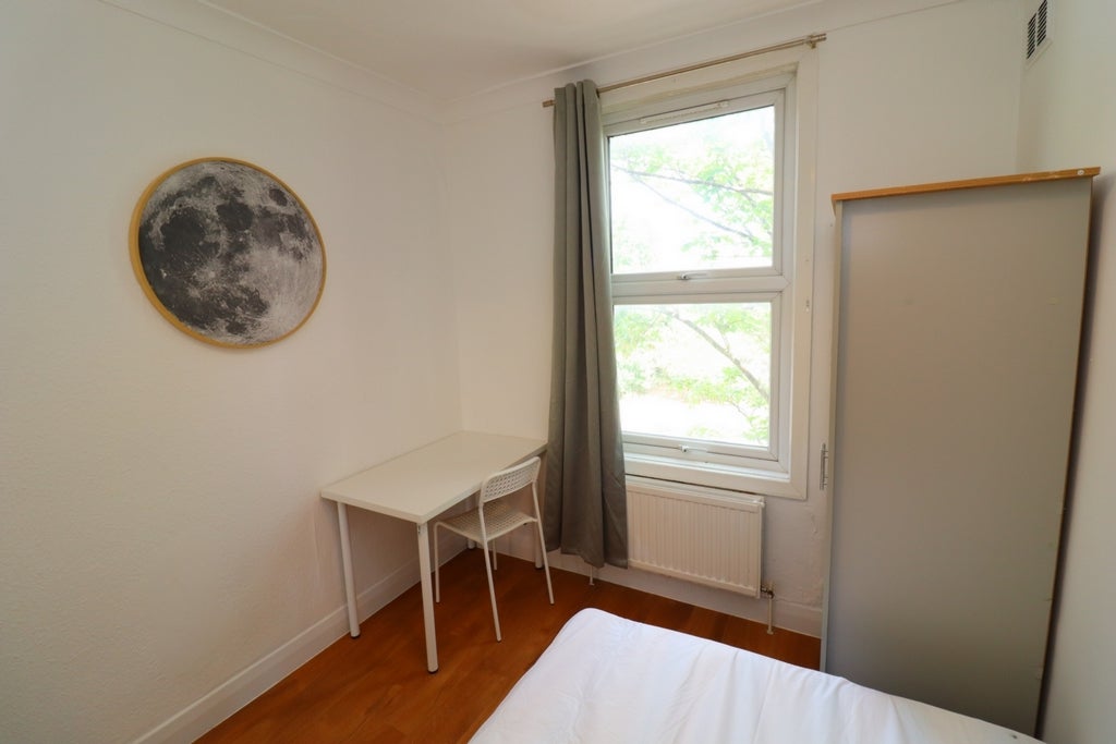 Room Globe Road in Greater London