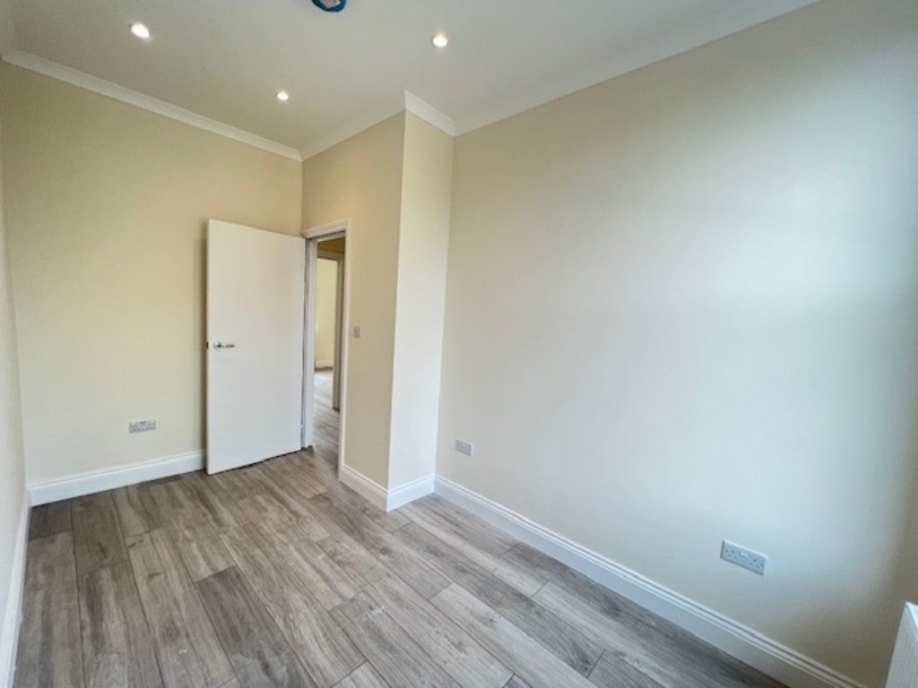 Flat Blackstock Road in Greater London