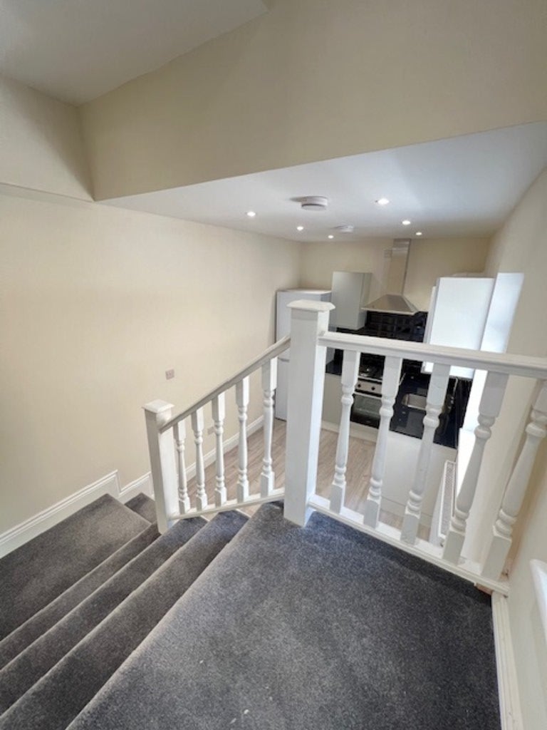 Flat Blackstock Road in Greater London