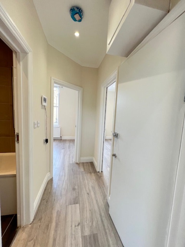 Flat Blackstock Road in Greater London
