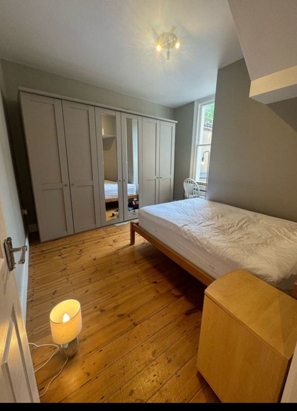 Room Wimbart Road in Greater London