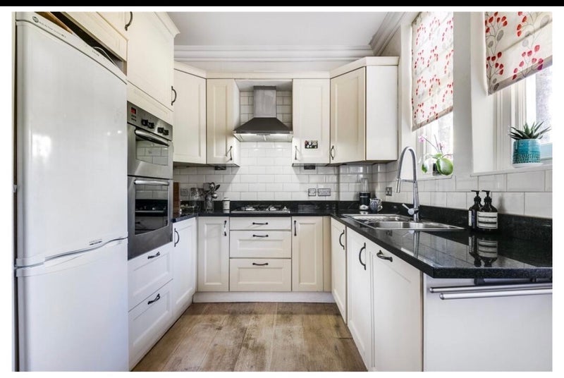 Flat Mortlake High Street in Greater London