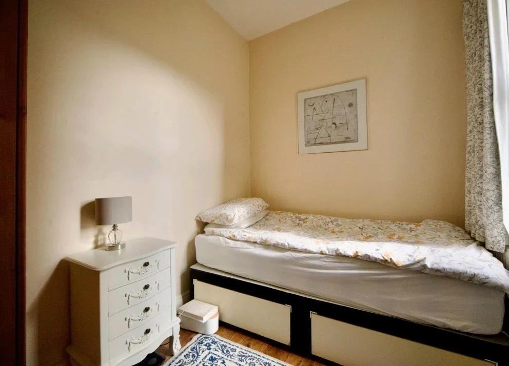 Room Newport Road in Greater London