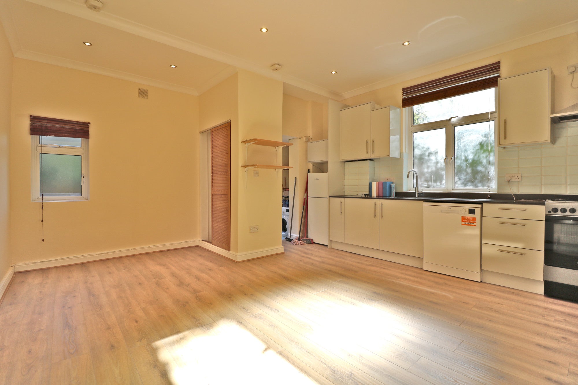 Flat Montpelier Road in Greater London